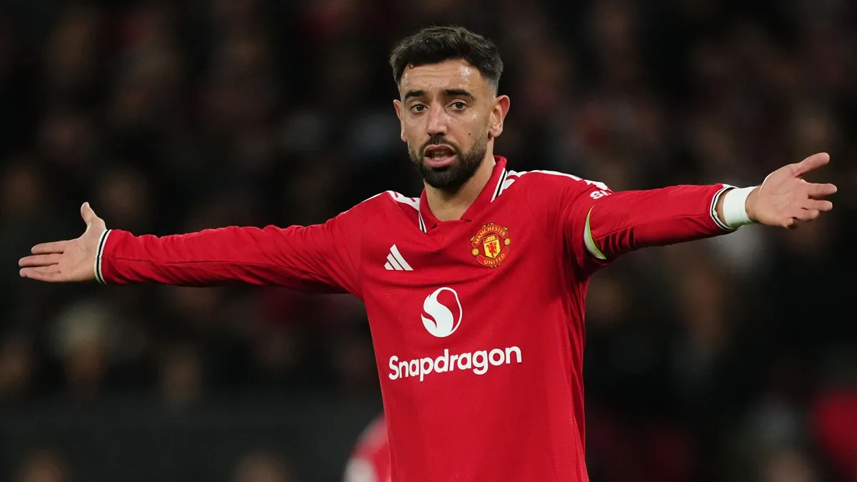 Carrick must share burden of Man Utd's underperformance with his players