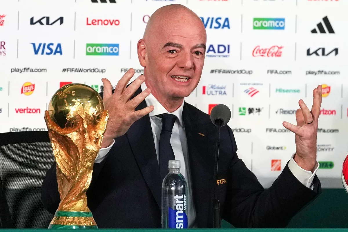 FIFA 인판티노 회장, 23억 원 비공개 보상금 수령…정관 위반 논란