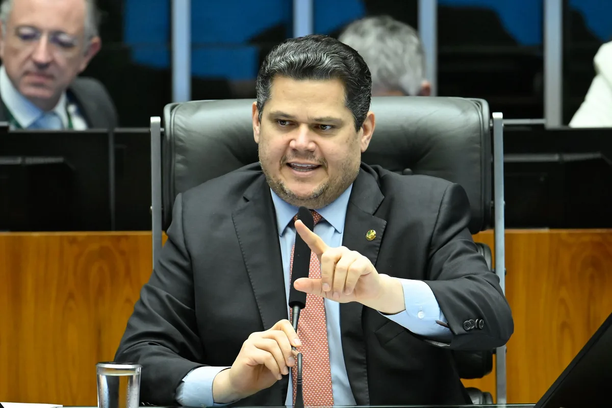 Alcolumbre vai promulgar fim da escala 6×1 nesta sexta