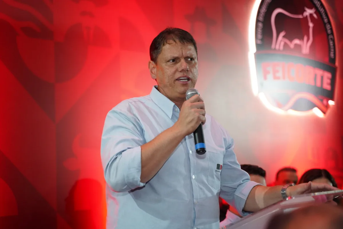 Tarcísio fala em “capturar” votos de eleitores de Lula
