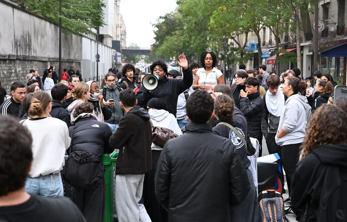 EN DIRECT Blocus des lycées : Édouard Geffray est arrivé au lycée des Iris à Lormont, près de Bordeaux…