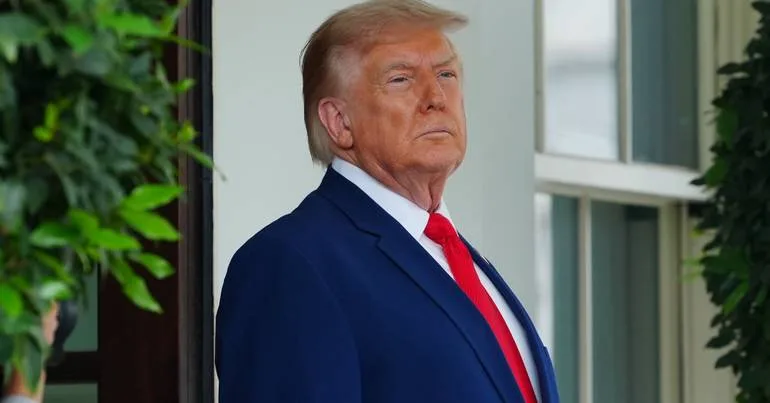 Trump: "não há pressa" no regresso às negociações com Irão