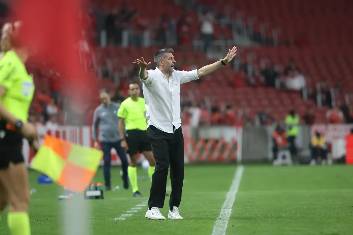 Pezzolano vê Gre-Nal truncado e projeta mais espaços para o Inter na volta