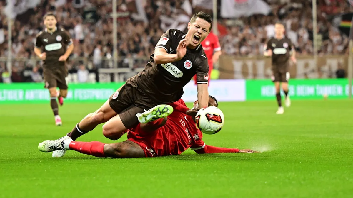 Platzverweis provoziert - Pauli-Star mit Liebes-Bekenntnis für Olise-Opfer