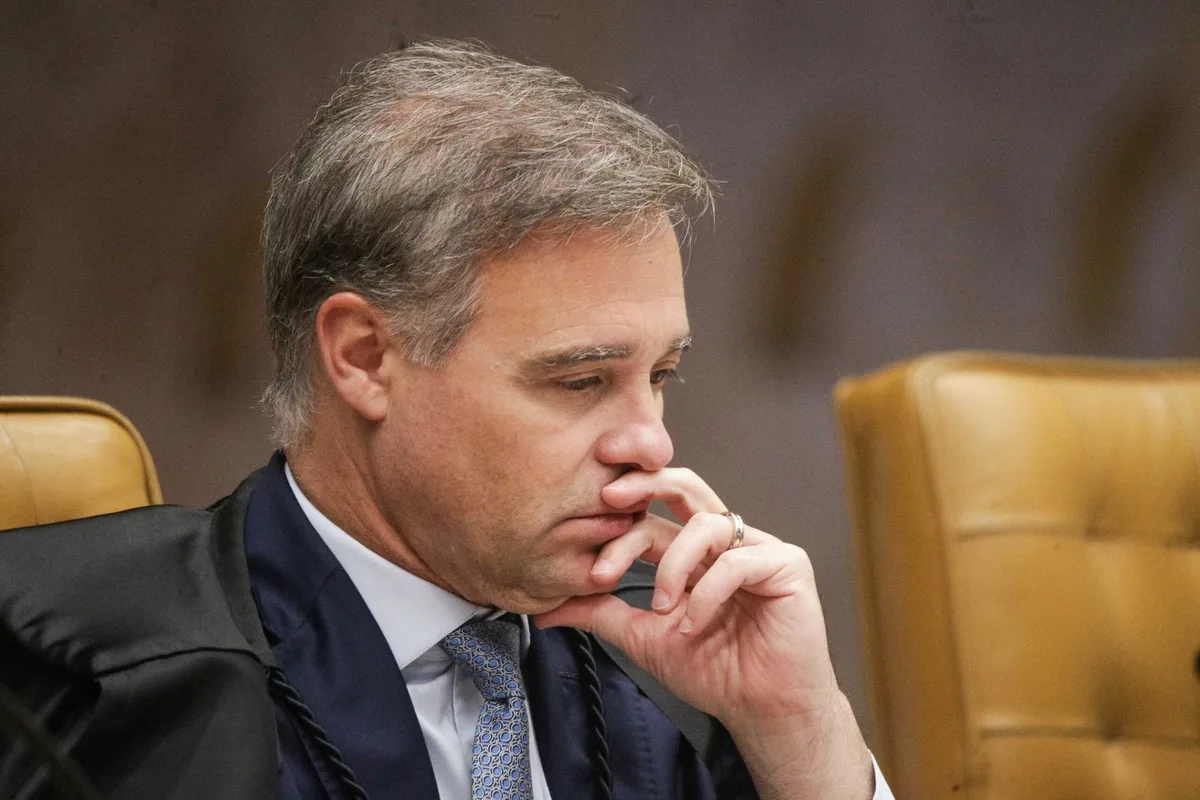 Despacho de Mendonça irrita cúpula da PF e azeda tentativa de trégua