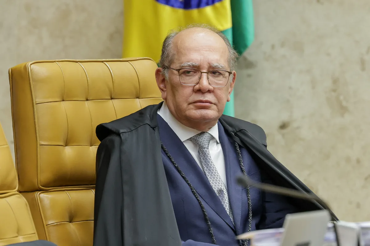 Lula recebe Gilmar Mendes no Planalto