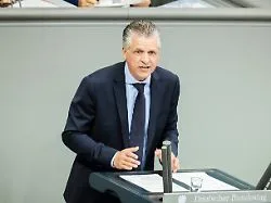 "Fünf Jahre zu lang": Frei fordert kürzere Übergangsfrist bei "Rente mit 63"