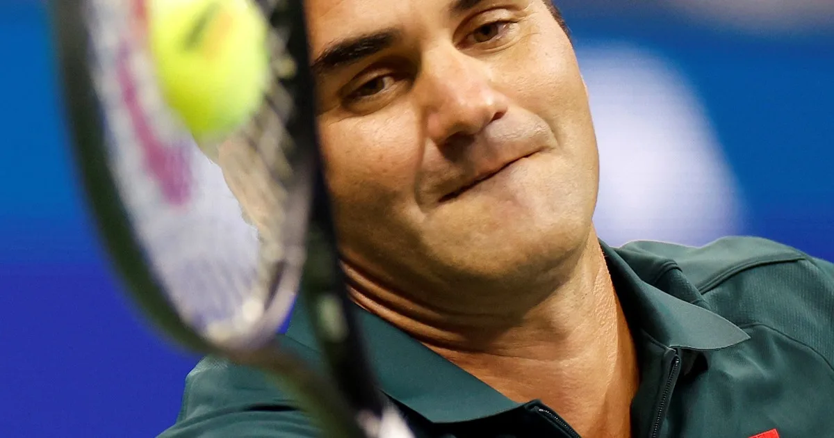 Un día volvió Roger Federer: jugó en un Arthur Ashe repleto contra otra figura histórica