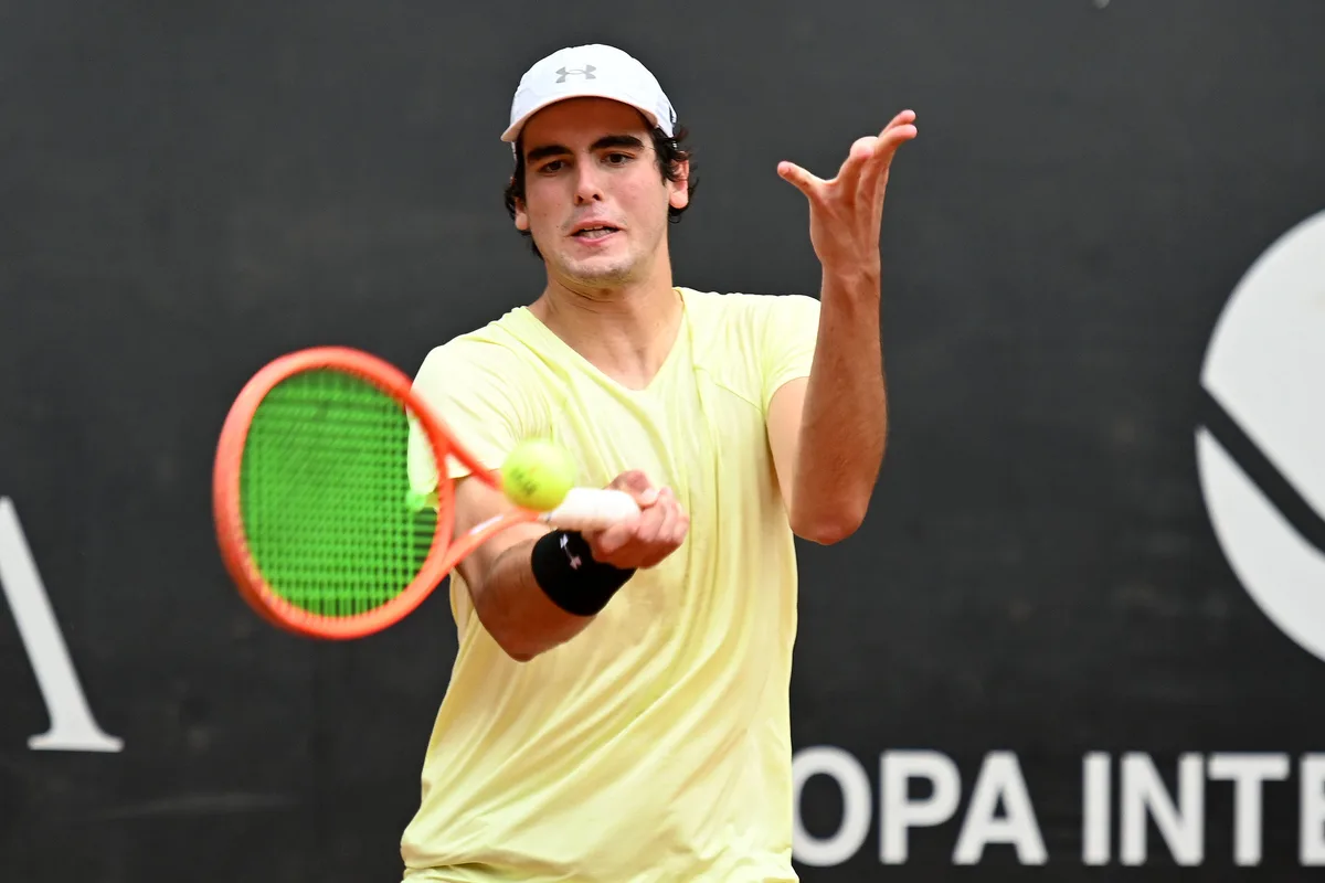 Lucas Andrade vence a sétima seguida em Quito, Kohlmann cai nas oitavas