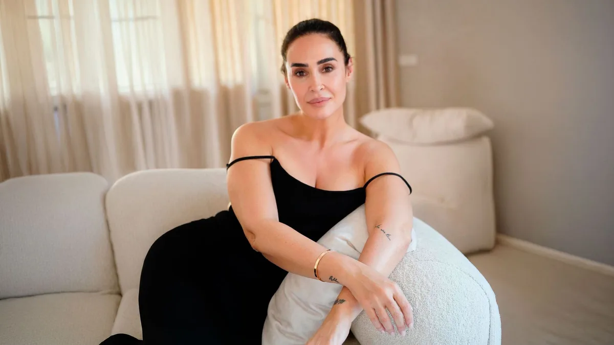 Vicky Martín Berrocal y su maquilladora coinciden: es un error elegir una base oscura para vernos más morenas