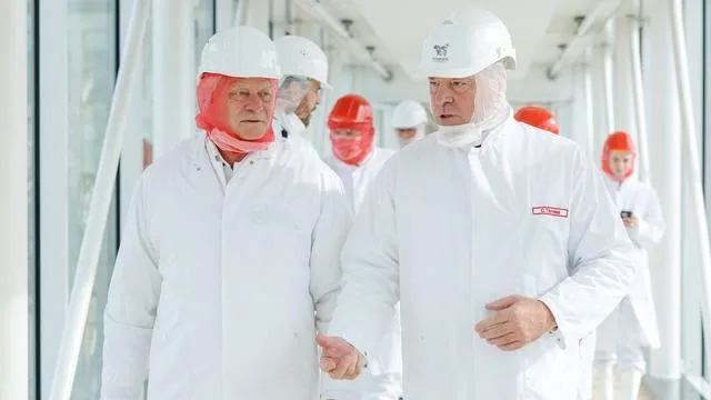 Besuch bei Fleischbetrieben: Minister: Agrarexport hat höchste Priorität für Bauern