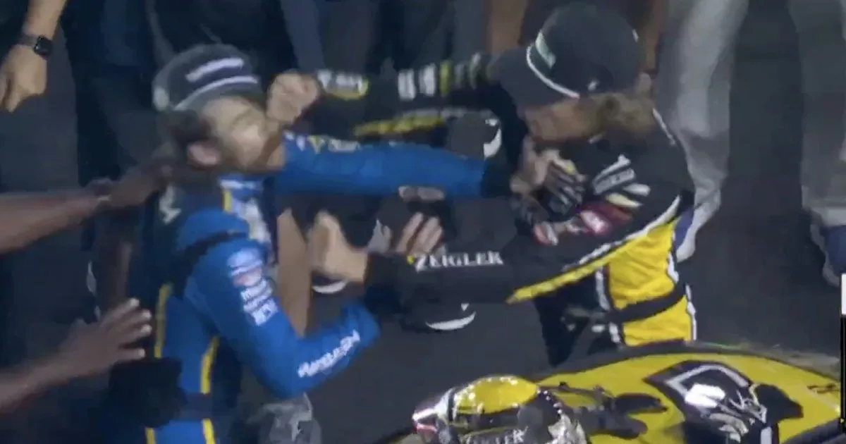 A las piñas en la Nascar: dos pilotos enloquecieron tras la competencia en Bristol