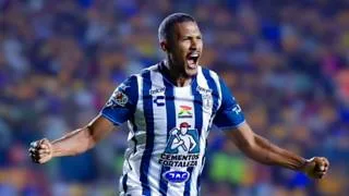 ¡Gladiador al acecho! Salomón Rondón persigue récord goleador de Juan Arango en México