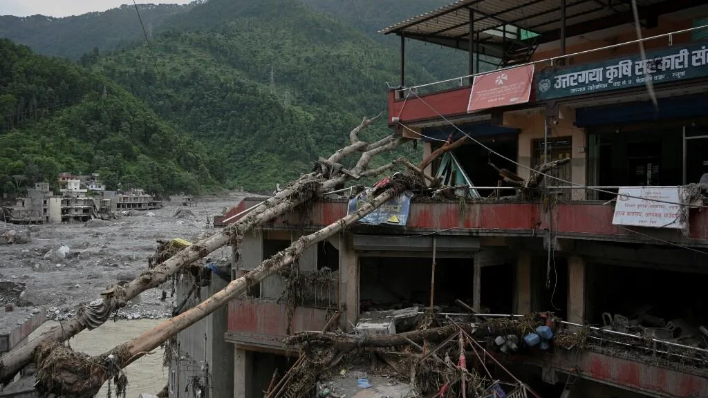 Crece el número de víctimas por las trágicas inundaciones en Nepal: hay más de 900 muertos y 4400 desaparecidos