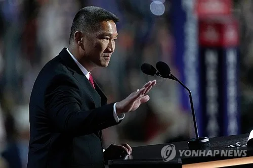 트럼프, '베트남 이민자' 훙 카우 해군장관 지명