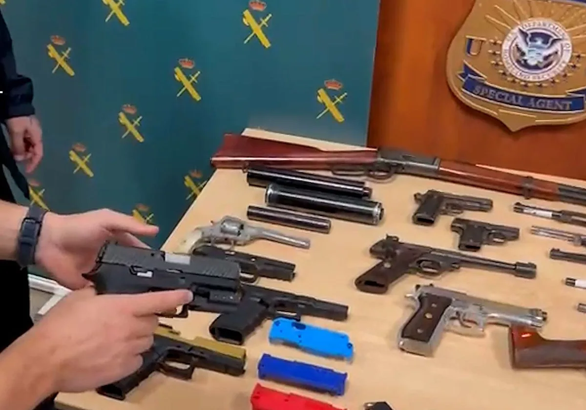 Detenido en Madrid por traficar con armas que montaba tras comprar sus componentes en internet
