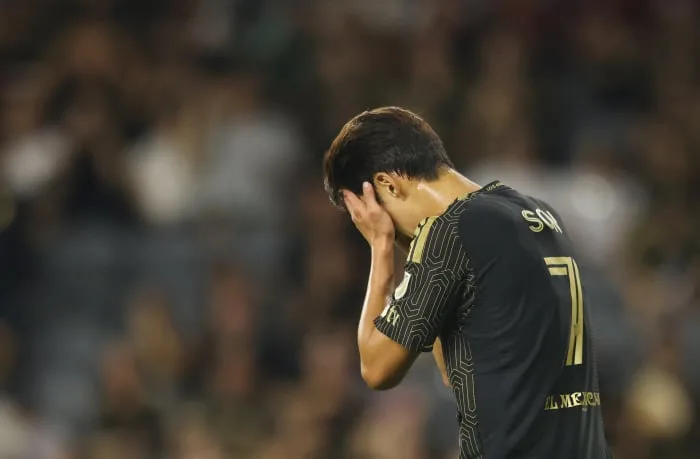아쉽다! 손흥민, 환상 프리킥...무기력한 LA FC, '꼴찌팀' 스포팅KC에 0-2 끌려가[전반 리뷰]