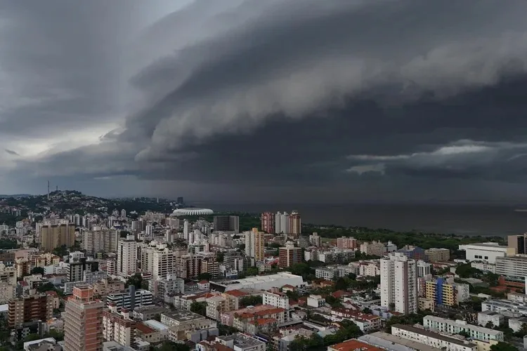 Ciclone extratropical atinge o Brasil com tempestades nesta quinta, 20