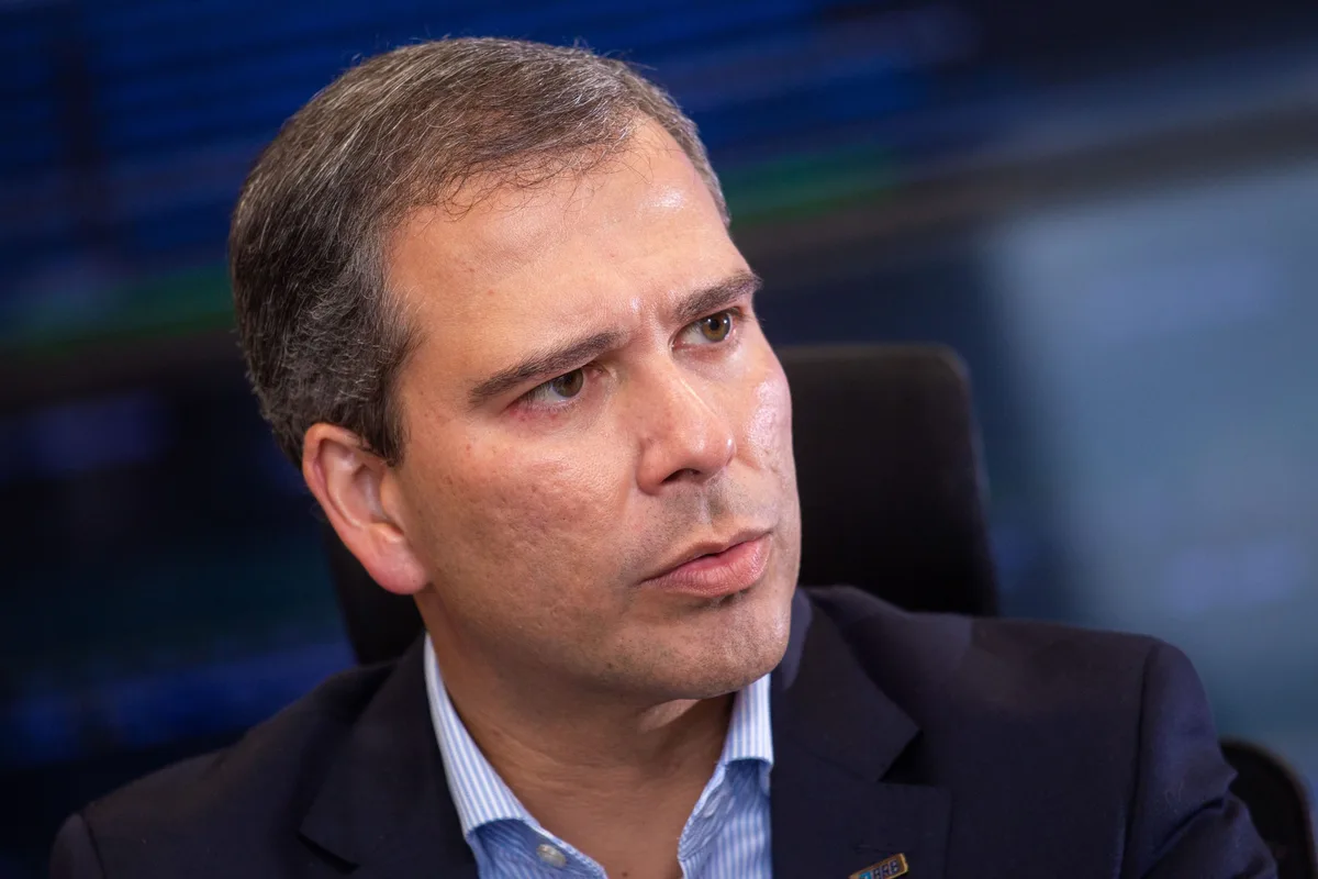 BRB consegue bloquear R$ 565 mil de ex-presidente por curso em Harvard