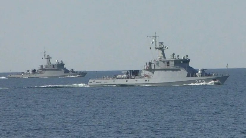 МО Казахстана: 19 военных унесло в море во время учений на побережье Каспия
