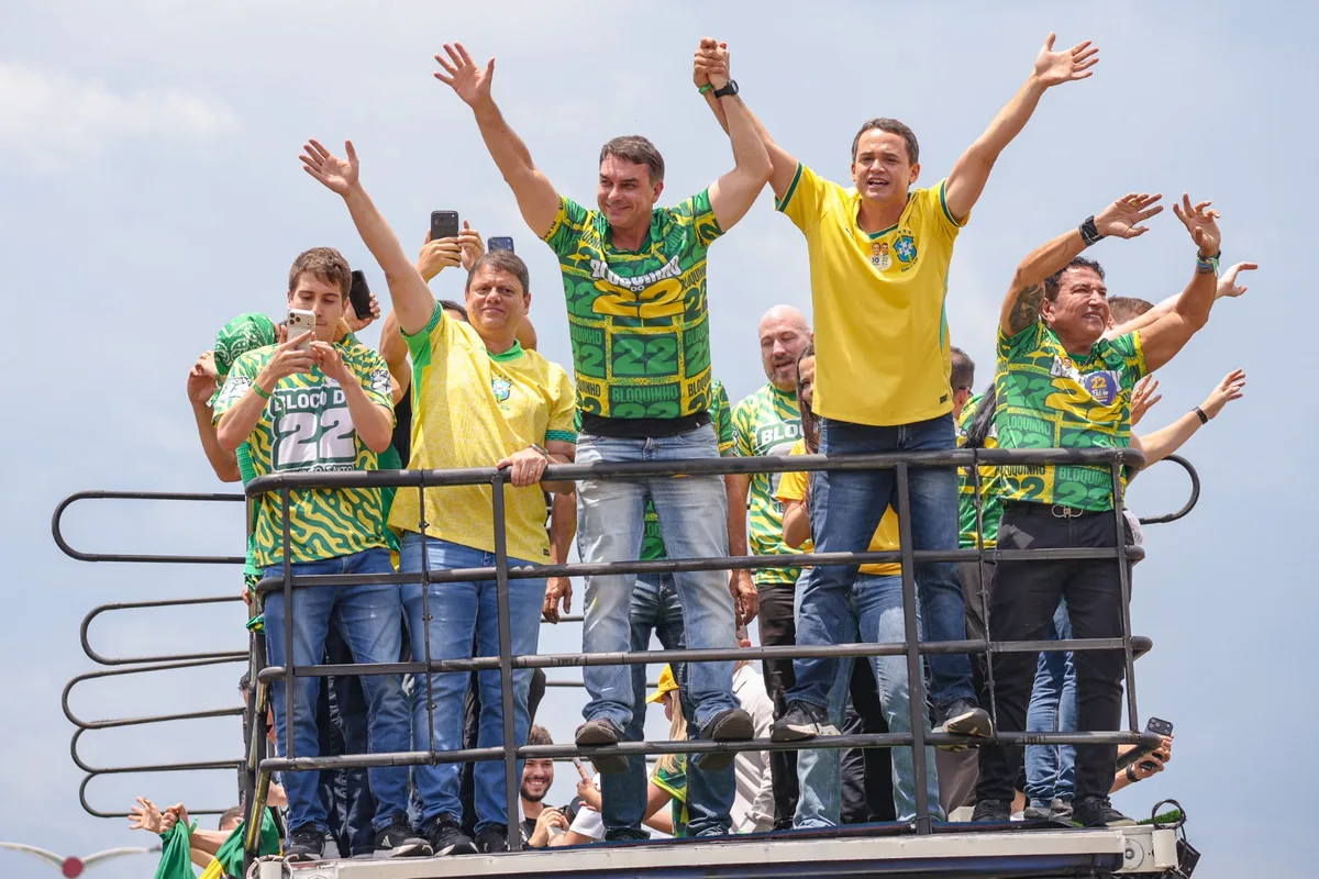Ato com Flávio em Vitória sela a bolsonarização de Pazolini