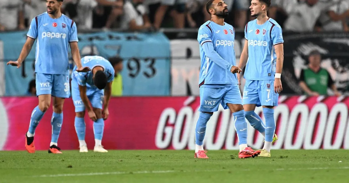 Liga Europa: ex-Benfica expulso no desastre de Salah e companhia