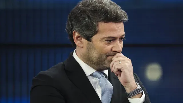 "Quem tutela legalidade não pode ser exemplo de ilegalidades constantes"