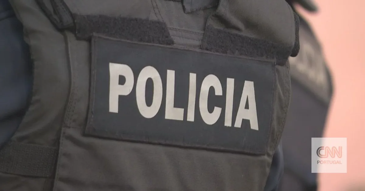 Motorista TVDE baleado dentro do carro por grupo em Sintra