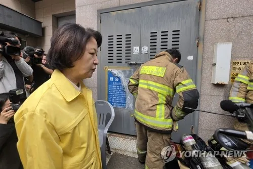 추미애 "순직 소방관께 깊은 애도…용기와 헌신 잊지 않을 것"(종합)