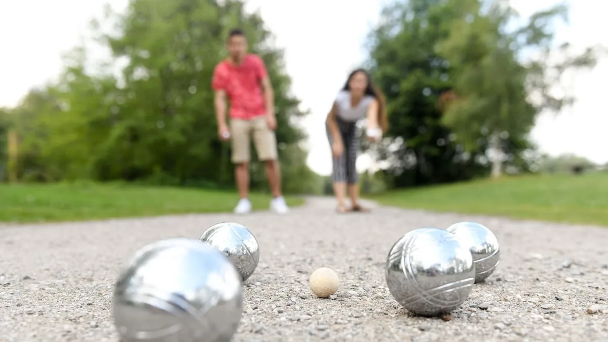 Sportmediziner Ostermeier: Boule fördert „Konzentration und Hand-Auge-Koordination, Feinmotorik und Lebensfreude”