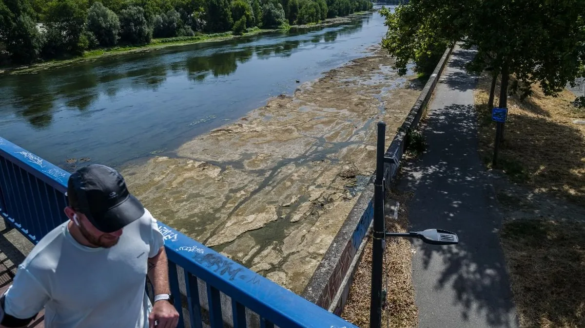 La vigilance orange canicule maintenue dans 75 départements samedi, annonce Météo-France