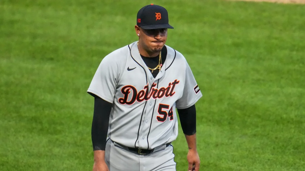 Tigers’ playoff chase dinged by Pirates’ rallying win