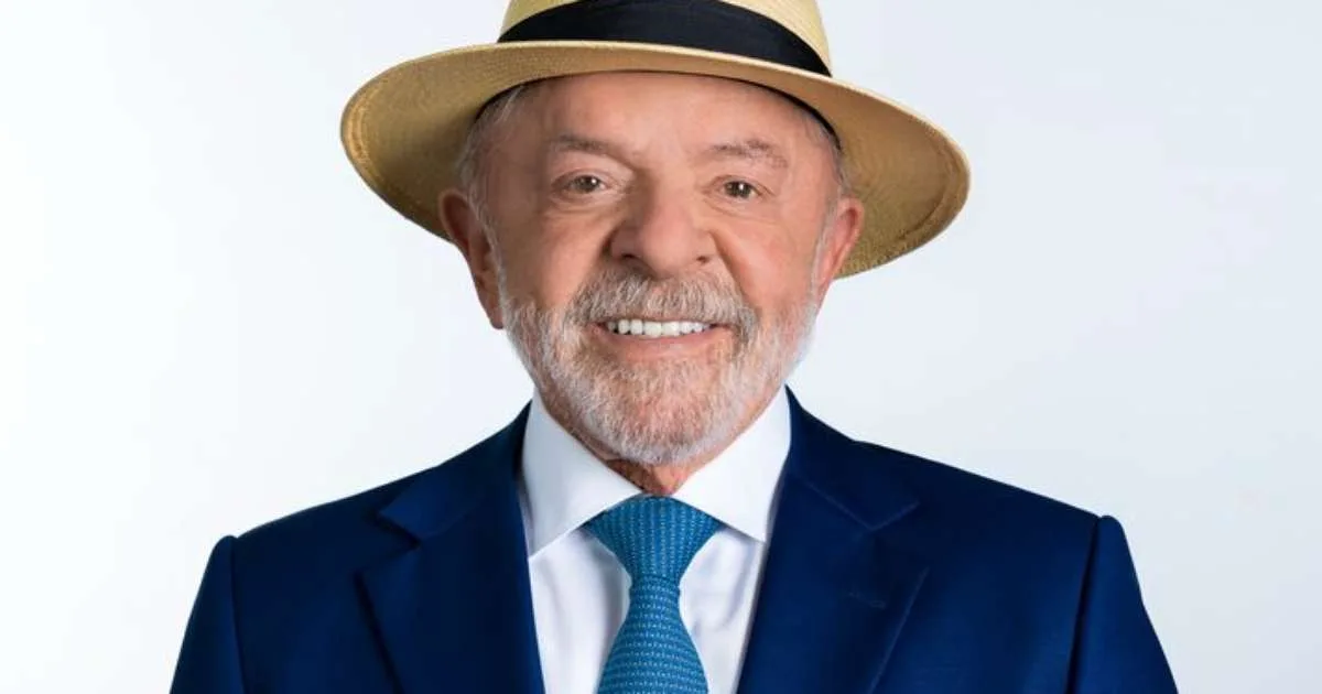 Lula usa chapéu pela primeira vez em foto de urna; TSE flexibilizou regra sobre acessório em 2022