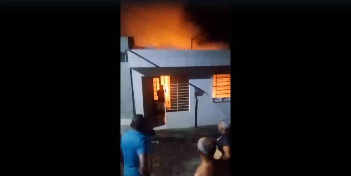 Menina de 6 anos morre após casa pegar fogo em João Alfredo