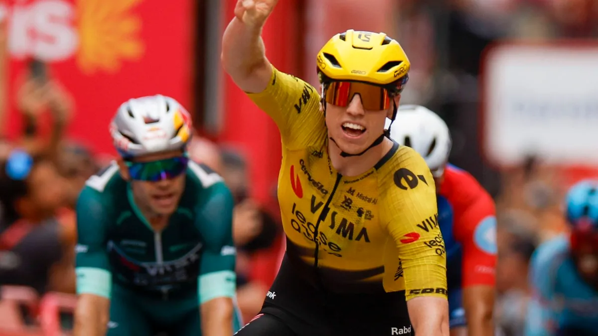 Brennan, ciclista de La Vuelta, estalla contra el calor en España: "Ellos a 20 grados y nosotros aqui"
