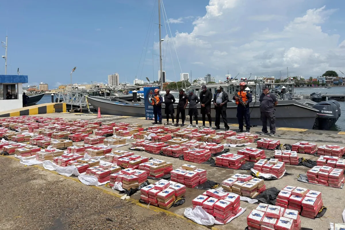 Armada colombiana asestó duro golpe al narcotráfico tras incautar toneladas de droga en el Caribe (VIDEO)