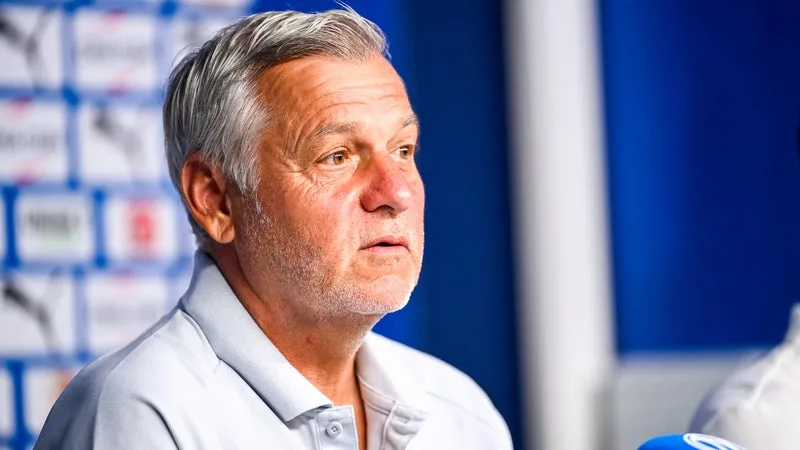 OM: "On est dans une situation très périlleuse et très difficile", Bruno Genesio "n'imaginait pas" avoir autant de difficultés sur le mercato