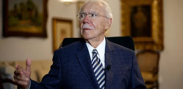 José Sarney é internado com pneumonia; estado de saúde é estável
