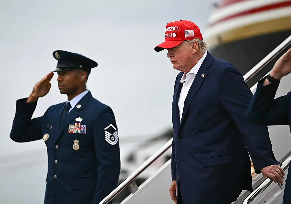 Trump amenaza a Omán por el estrecho de Ormuz: «Si se interpone, los bombardearemos hasta dejarlos hechos polvo»