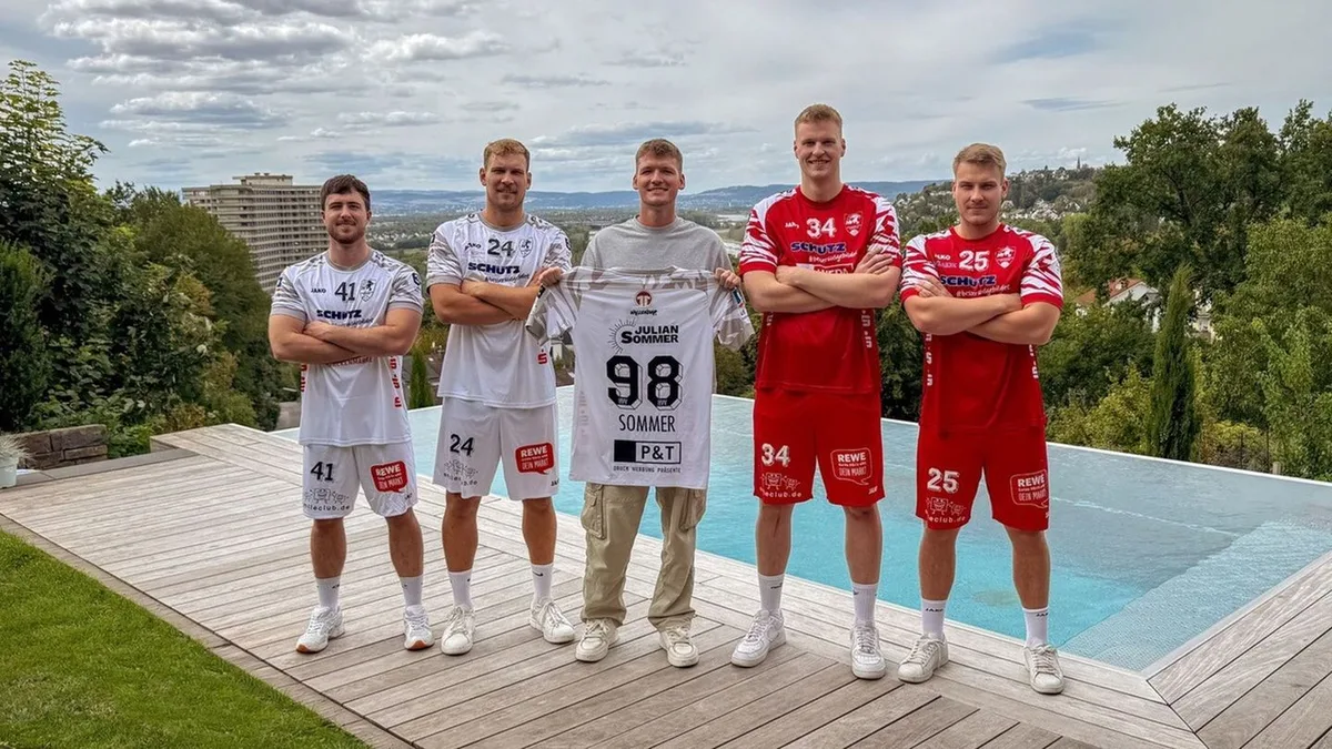 Malle-Star sponsert Handballer: Malle-Star Julian Sommer: Handballer feiern am härtesten