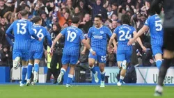 Não pediu licença e cá vai disto: o incrível golo do Brighton do meio-campo (vídeo)
