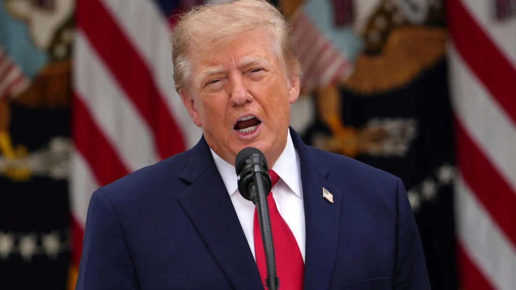 En direct : la reprise par l'Ukraine des frappes sur les raffineries russes est une "honte", dit Trump