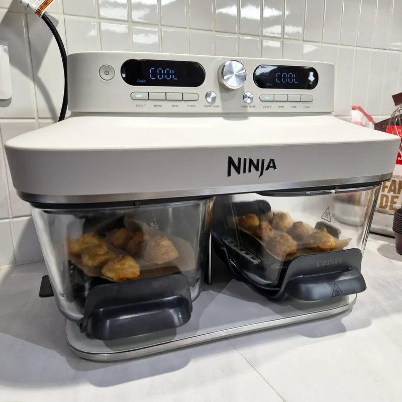 Actualité : Deux cuves en verre et maintien au chaud : Ninja dévoile le Crispi DualZone, son airfryer ultime