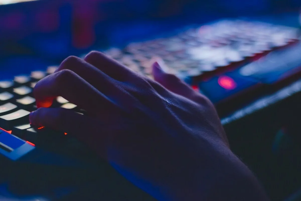 Ciberataque ao fisco francês expõe dados fiscais de 678 mil contribuintes