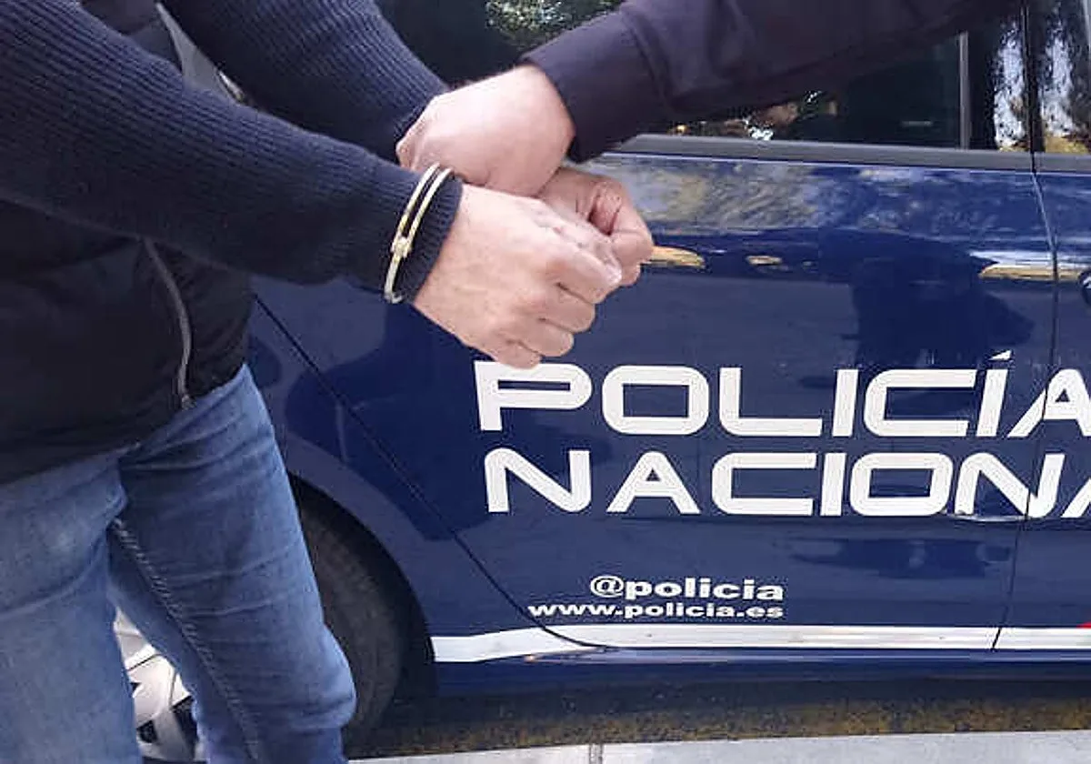 Una agresión acaba con una joven ingresada diez días, 30 puntos en el brazo y dientes rotos, y uno de los autores a prisión