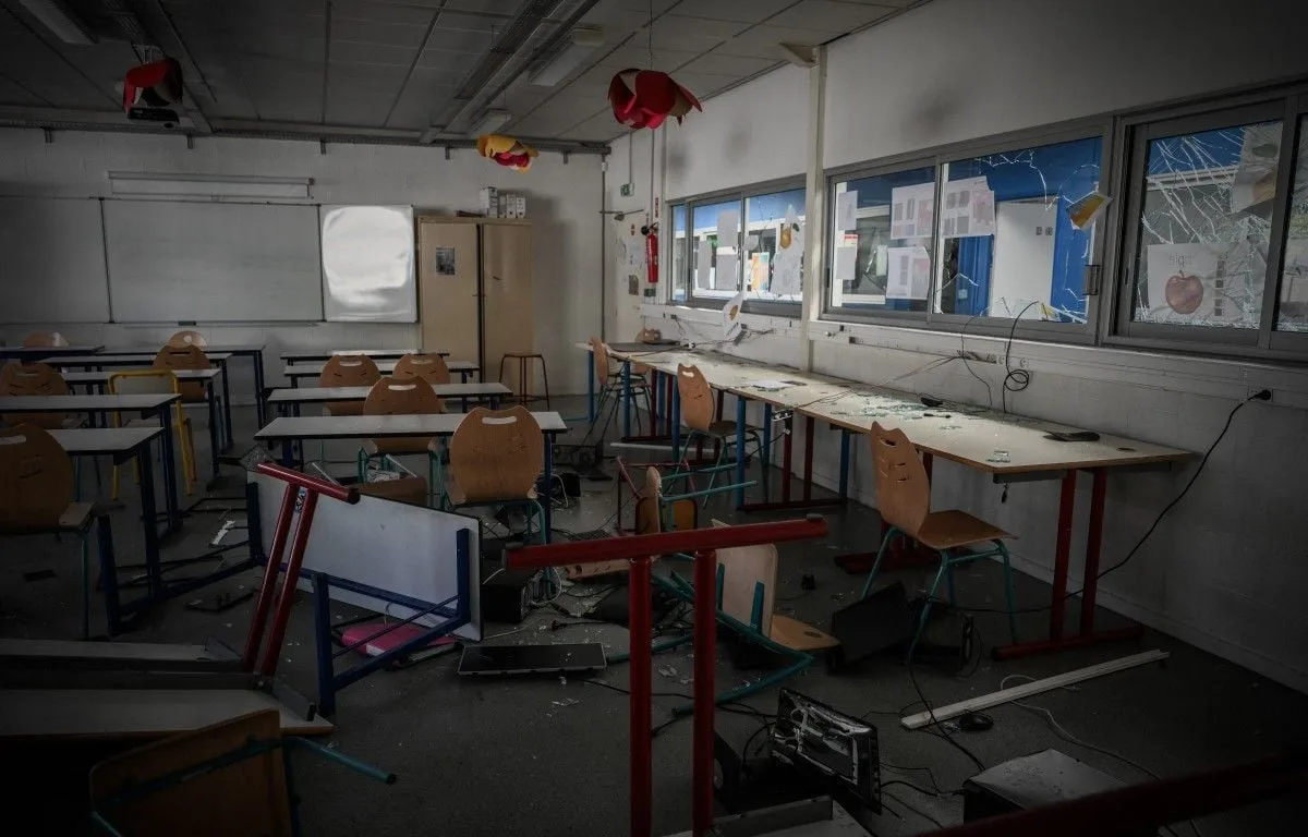 Colère des lycéens près de Bordeaux : Des centaines de milliers d’euros de dégâts après le saccage d’un lycée