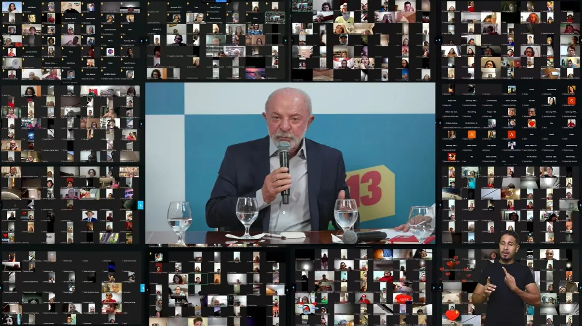 Lula faz 'live' com apoiadores no Alvorada; em 2022, TSE proibiu Bolsonaro de promover própria campanha no palácio