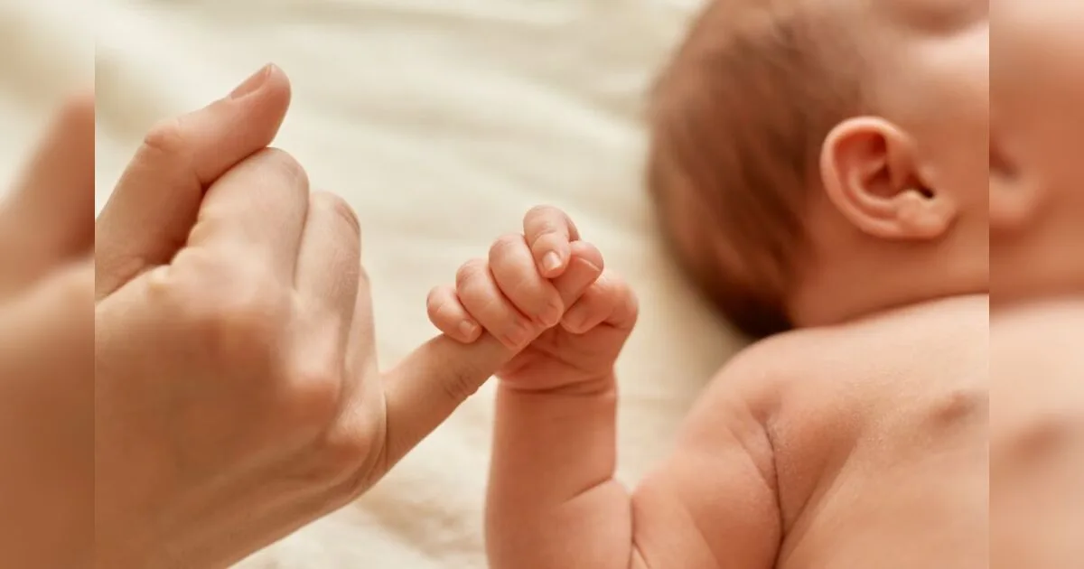 Menor esconde gravidez, tem bebê e chama PM dizendo que achou criança em terreno