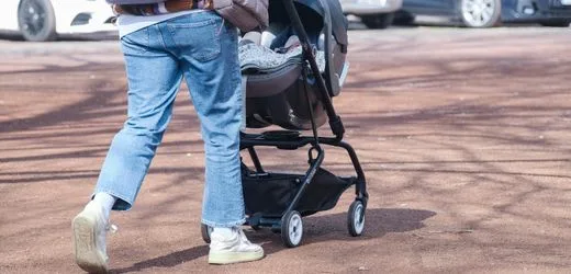 Geldsorgen: Eltern fürchten um Grundbedürfnisse ihrer Familien