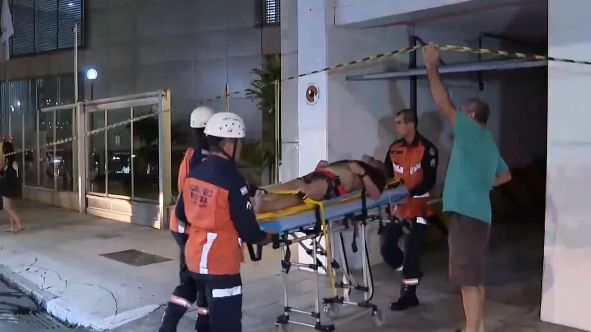 VÍDEO: apartamento em prédio residencial pega fogo no Centro de Vitória